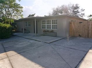 979 Coconut Cir W, Naples, FL 34104
