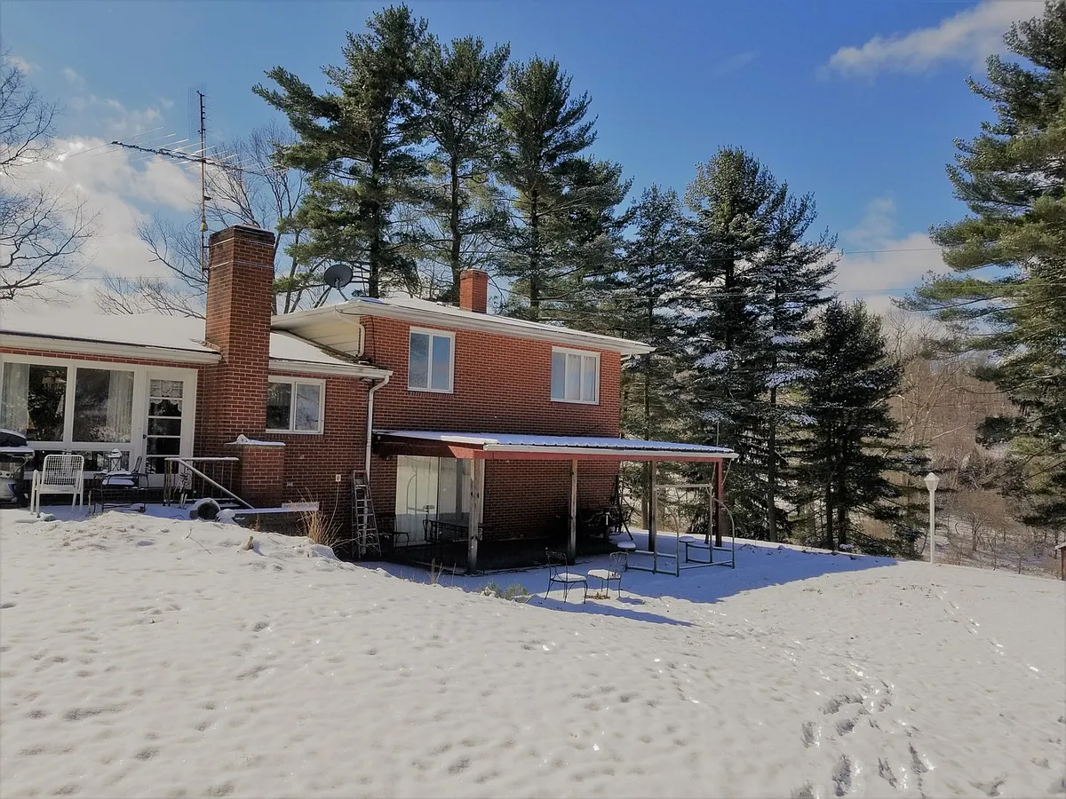 Building Photo - 46 Pine Ln