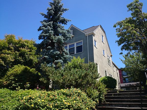 2nd image of 2372 Franklin Ave E APT A