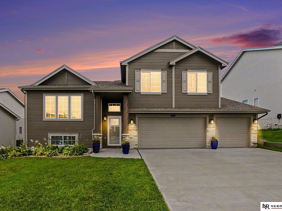 1st image of 17601 Palisades Dr