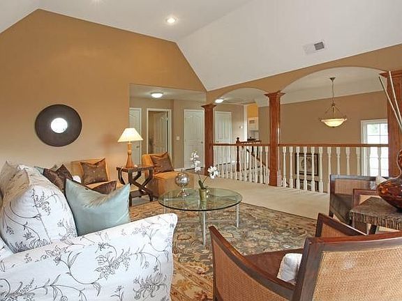 5th image of 545 Paulette Pl