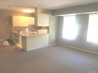 30 Idaho Ct, Coram, NY 11727