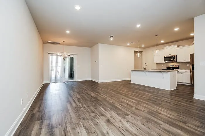 3 bed, 3.0 bath, 2253 sqft, $2,545 — Photo 2