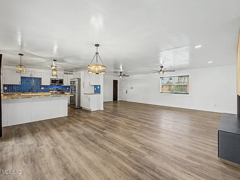 2625 W Oregon St — Photo 5
