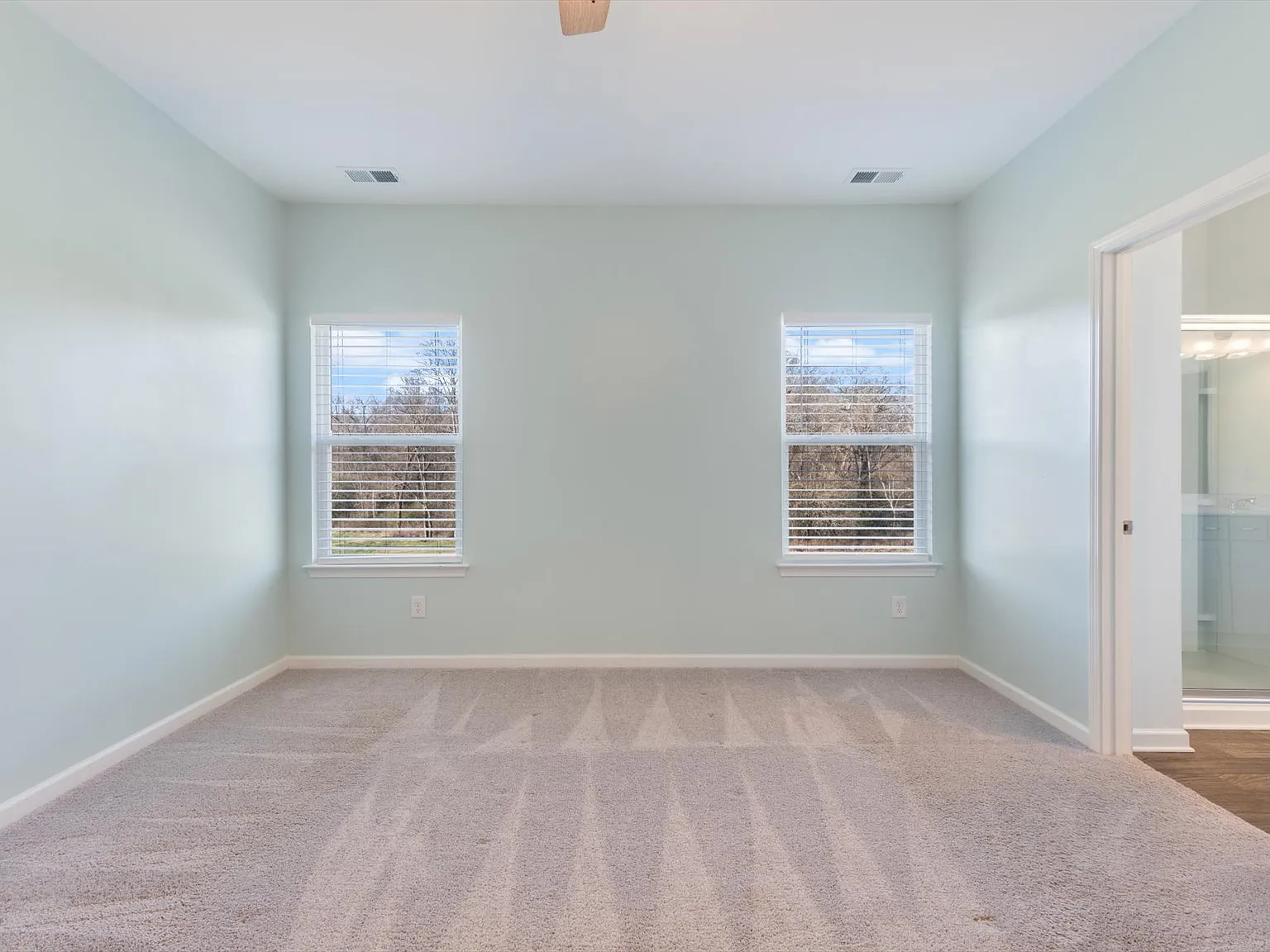 4 bed, 2.5 bath, 2088 sqft, $2,595 — Photo 3