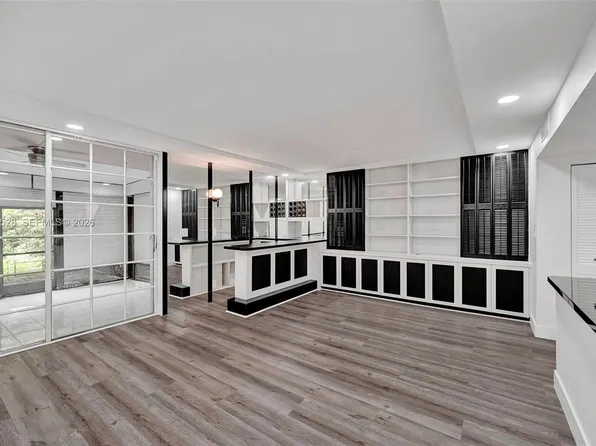 1001 Three Islands Blvd APT 28, Hallandale, FL 33009