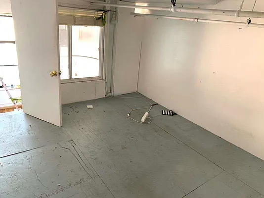 Rented by Tapiro Realty | media 8