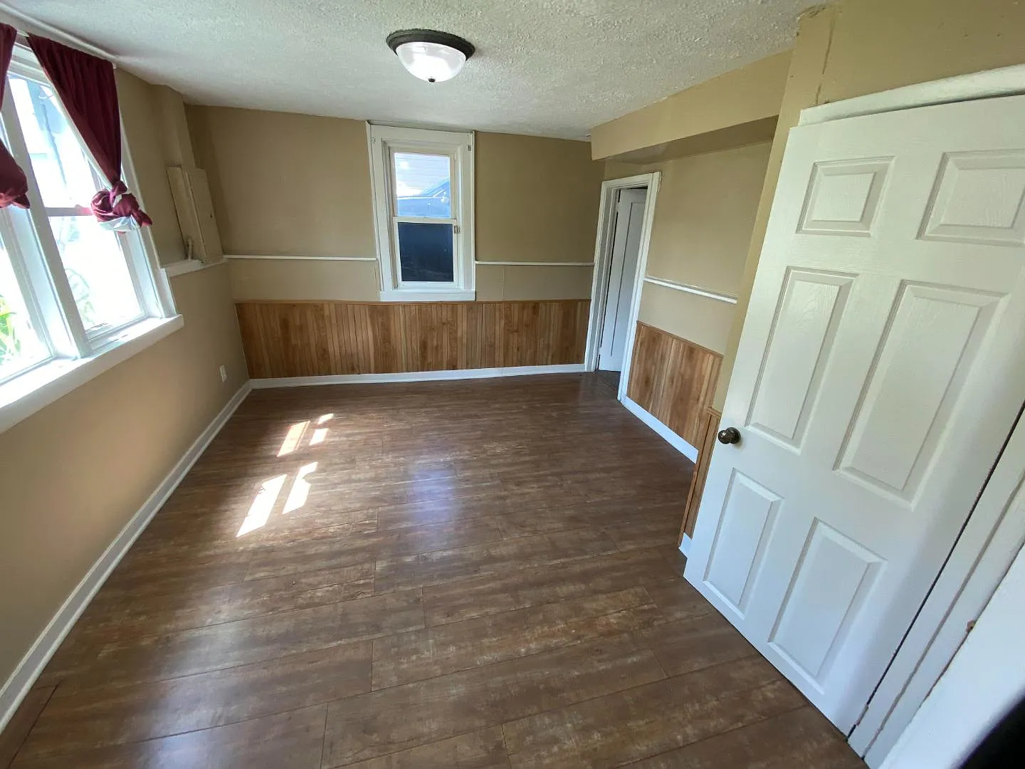 1328 E 3rd St - #4 — Photo 3