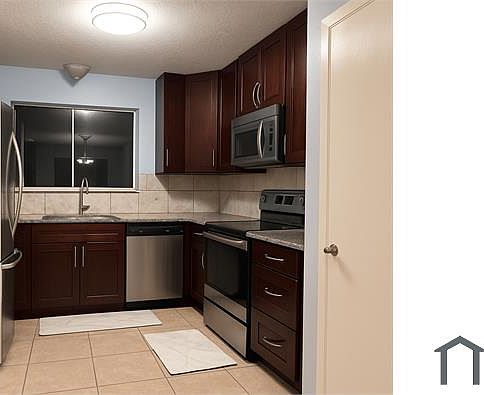 4th image of 1330 Fieldstone Dr