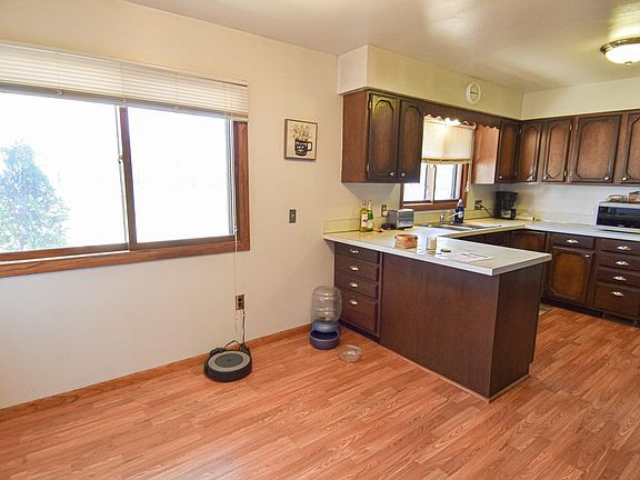 5th image of 245 Kneale Ave N