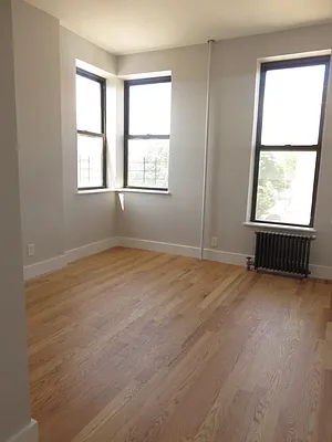 Rented by Space Real Estate | media 44