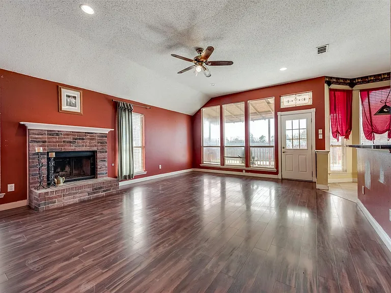 521 Brazos St — Photo 2