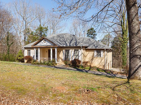 2nd image of 708 Dogwood Ln SW