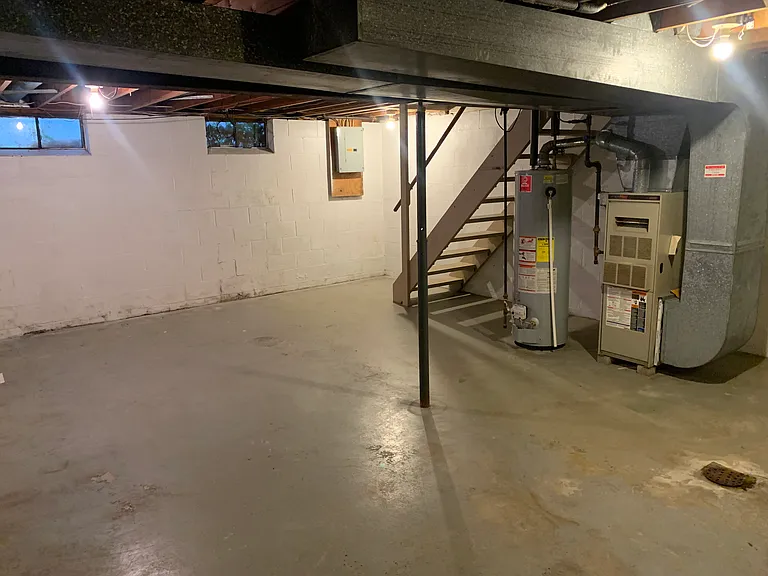 445 W 10th St #445 — Photo 7