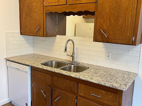 4th image of 1702 Kirk Ave APT 101