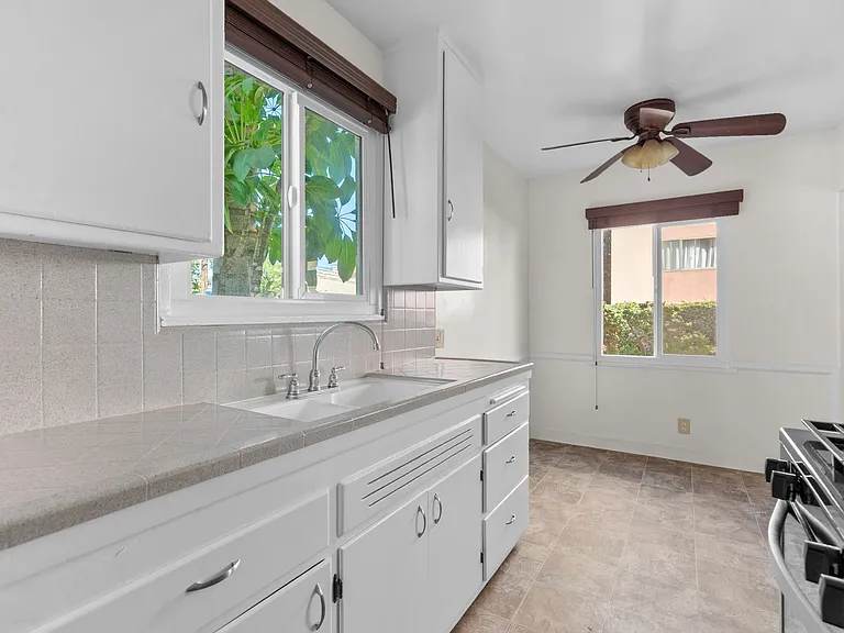 330 W Alameda — Photo 13