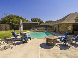 813 Shady Creek Dr, Kennedale, TX 76060
