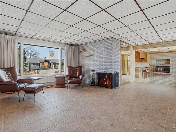4th image of 2412 Lake Dr