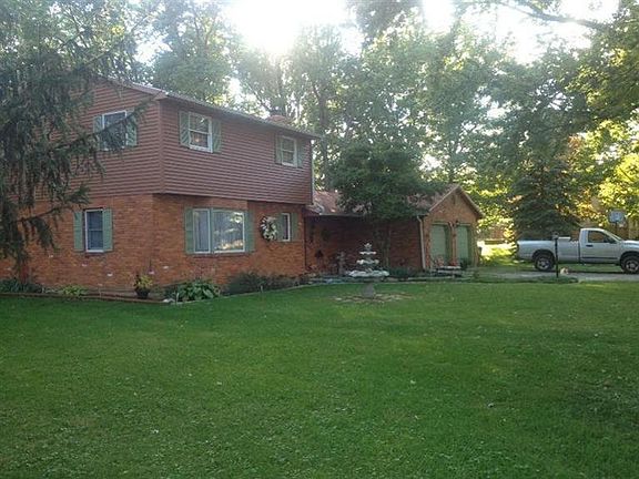 3rd image of 1484 E Social Row Rd