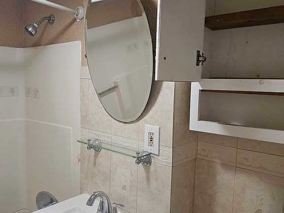 3rd image of 10 Boutelle St Floor 1