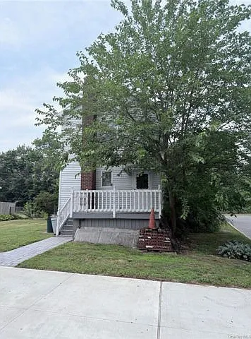 3 bed, 2.0 bath, 1264 sqft, $4,500 — Photo 2