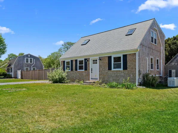 36 Blueberry Lane, Hatchville, MA 02536