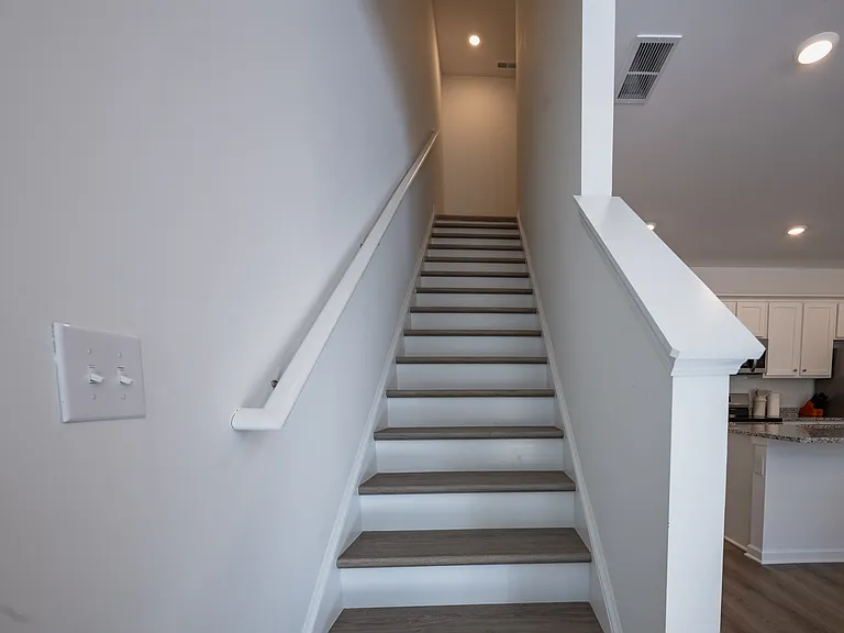 244 Kenoot Dr — Photo 5