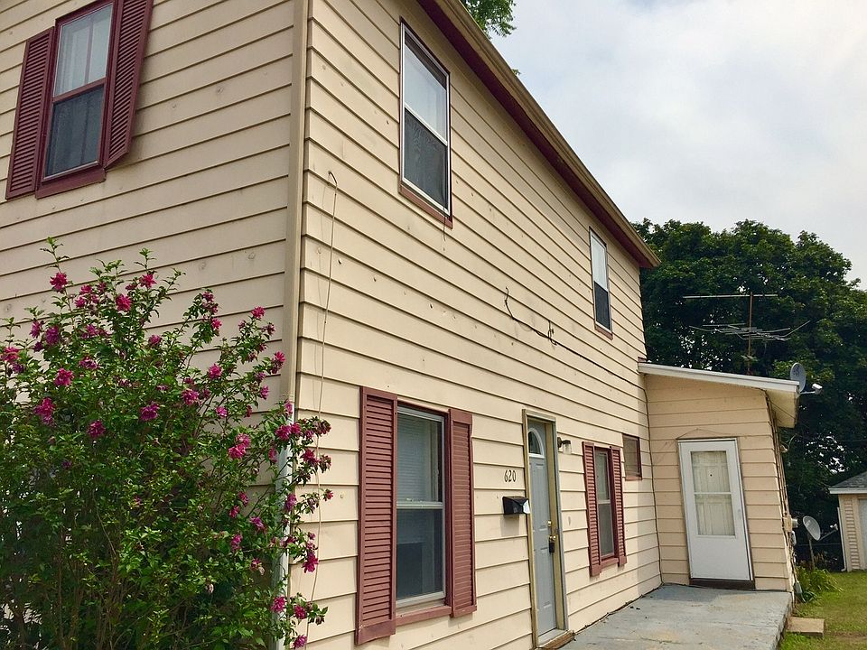 1st image of 620 Clancy Ave NE