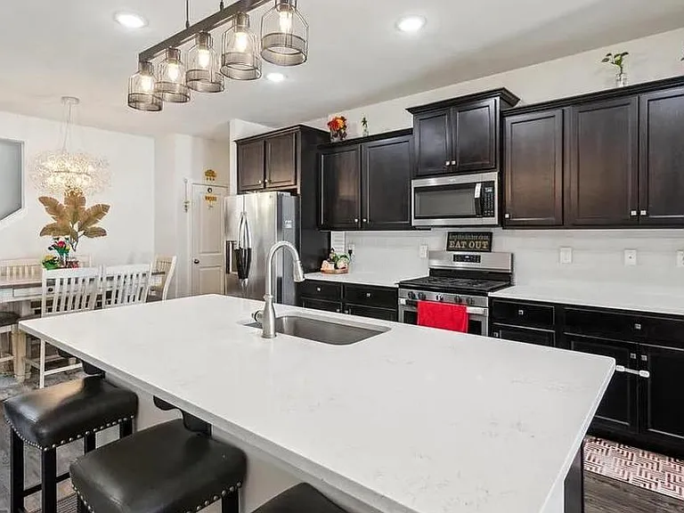 5 Roberta Way — Photo 3
