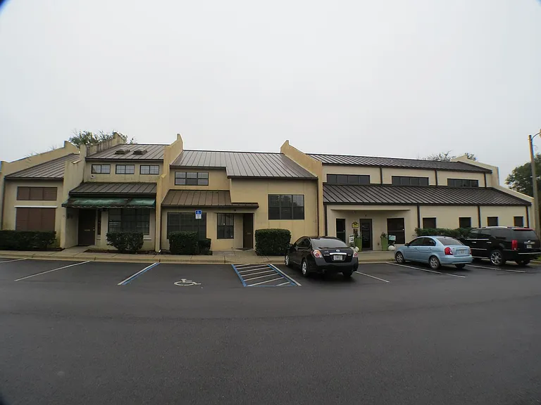 7100 Plantation Rd #10 — Photo 1
