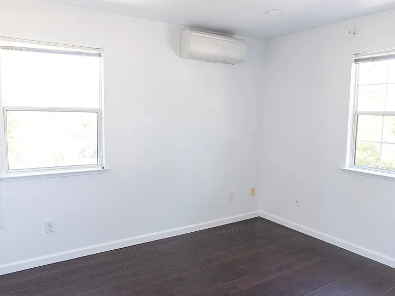 652 Charleston Ct — Photo 22