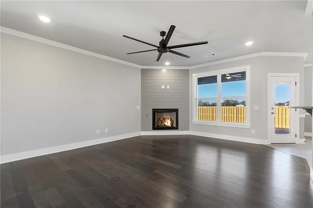 1910 Peacock Rd - 1 — Photo 2
