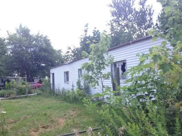 309 E Henry St, Farmland, IN 47340