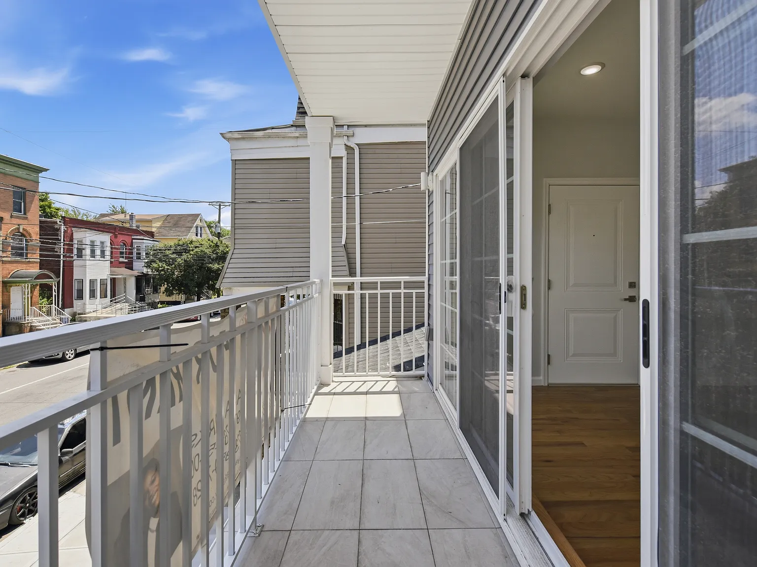 3 bed, 1000 sqft, $2,800 — Photo 2