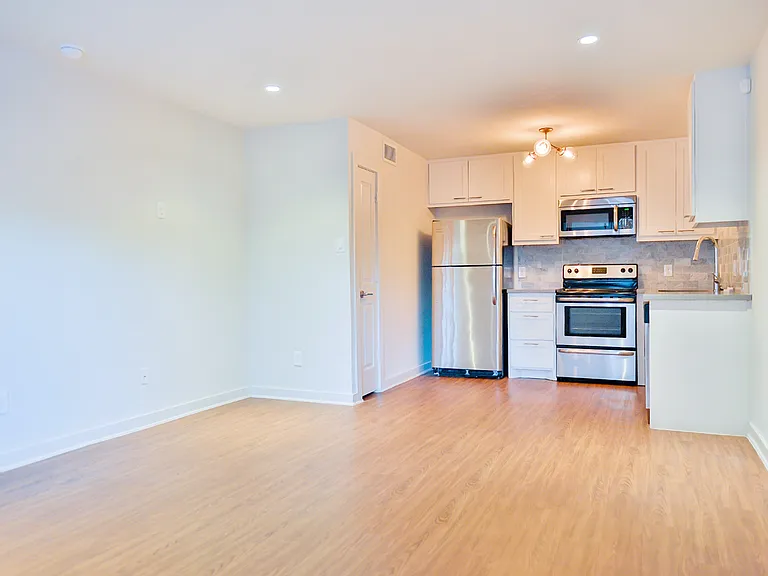 2043 Sul Ross St — Photo 9