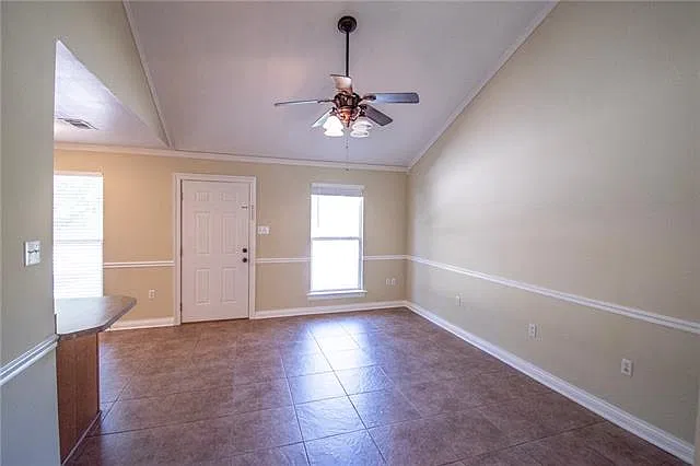 1 bed, 1.0 bath, 704 sqft, $900 — Photo 3
