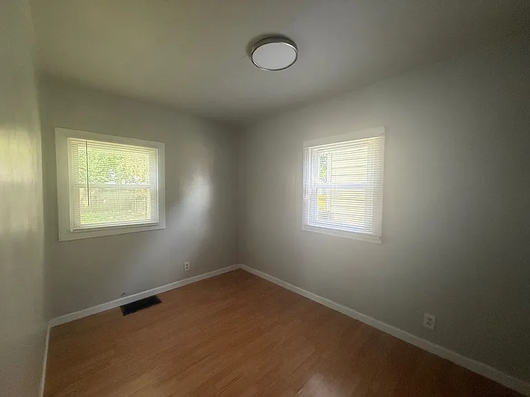 2237 Saint Paul St — Photo 9