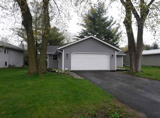 208 Gables Dr SW, Poplar Grove, IL 61065