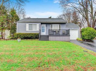 19 North Ln, Huntington, NY 11743