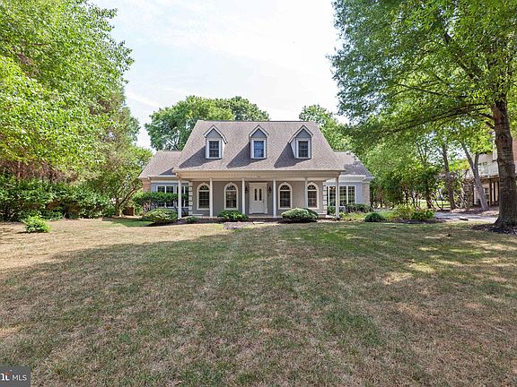 2nd image of 3517 Surrey Dr