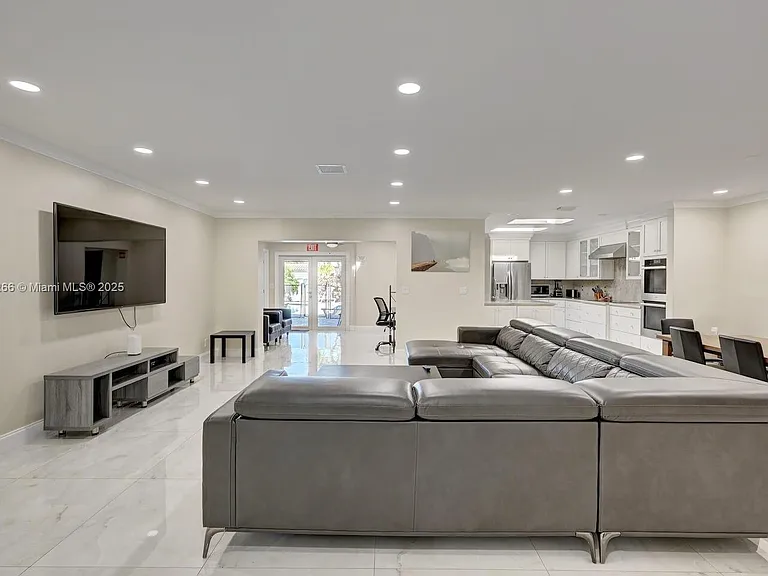 1311 Rodman St — Photo 19