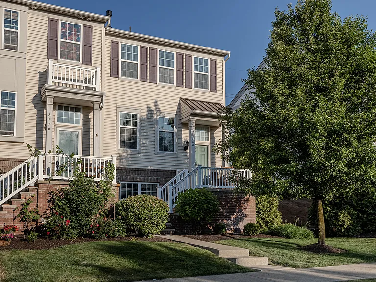 6180 N Pointe Dr — Photo 1