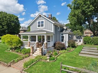 60 N Wisconsin St, Carpentersville, IL 60110
