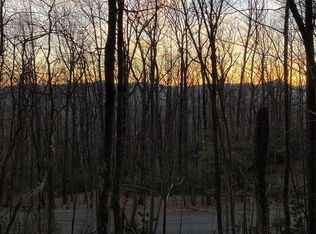 121 Black Oak Dr, Sapphire, NC 28774