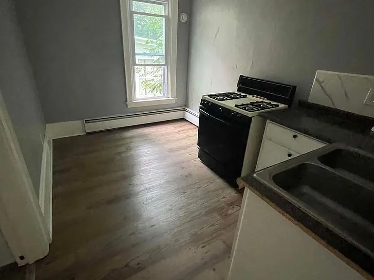 328 Tompkins St — Photo 3