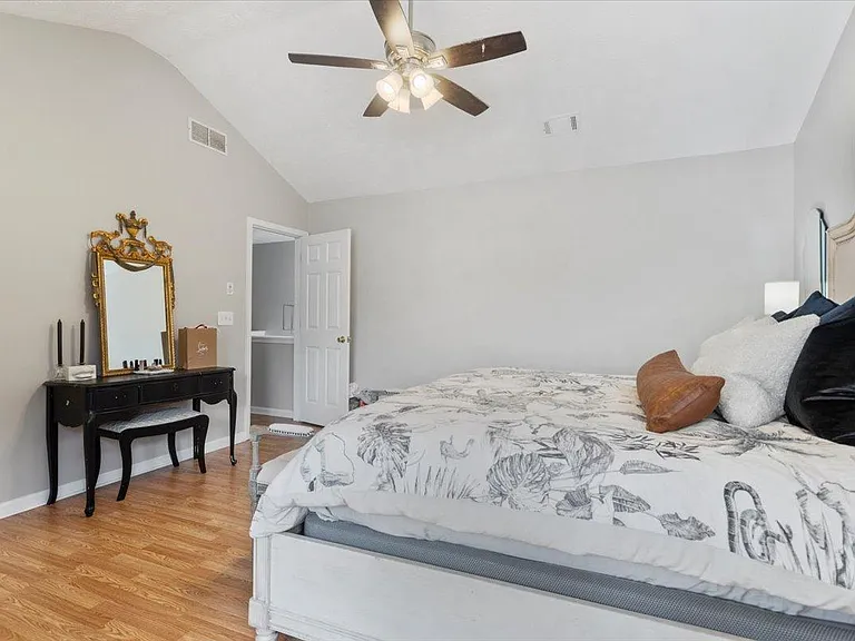 1130 Winthrope Chase Dr — Photo 14
