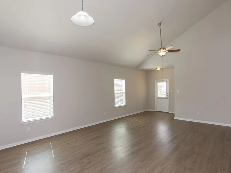 649 Donegal Ln — Photo 14