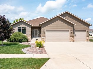 4736 Feldspar Dr, Bismarck, ND 58503