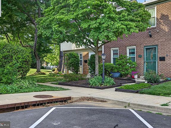 4th image of 19 Big Acre Sq #20-1