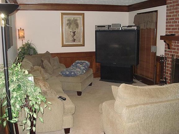 2nd image of 4956 Glenwhite Dr
